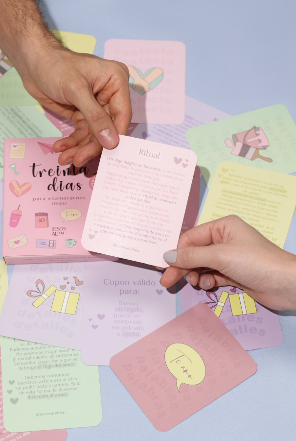 Las cartas para conectar con tu pareja están diseñadas para fomentar una mayor comprensión mutua, una comunicación más profunda y una conexión emocional sólida entre ambos 🧡 Para jugarlas hay un par Las cartas para conectar con tu pareja están diseñadas para fomentar una mayor comprensión mutua, una comunicación más profunda y una conexión emocional sólida entre ambos 🧡 Para jugarlas hay un par